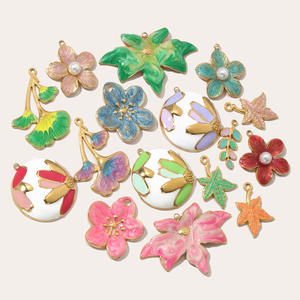 En gros Titane Acier Émail Ronde Perle Fleur <span class=keywords><strong>Feuille</strong></span> <span class=keywords><strong>D</strong></span>'érable Charmes En Acier Inoxydable <span class=keywords><strong>Feuille</strong></span> De Lotus Pendentif pour DIY Fabrication De Bijoux - Product Image 4