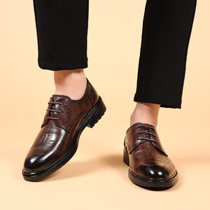 รองเท้าหนังลายจระเข้แบบผูกเชือกสำหรับผู้ชาย ทรงหัวมน สีดำ เหมาะสำหรับใส่ทำงานหรือในโอกาสทางการ - Product Image 3