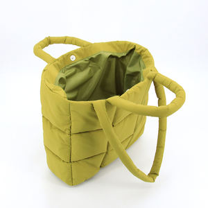 حقيبة نسائية كبيرة مبطنة جديدة وعصرية للصيف والشتاء، حقيبة رياضية خفيفة الوزن مقاومة للماء بسحاب/مفتوحة - Product Image 3