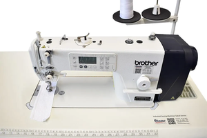 Le S-7180A Brother utilise <span class=keywords><strong>un</strong></span> moteur à entraînement direct pour fournir une couture de haute qualité et augmenter l'efficacité de la production. - Product Image 6