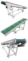 Convoyeur à bande PVC vert compact LIANGZO, mini-convoyeur d'escalade en PVC personnalisé pour usine