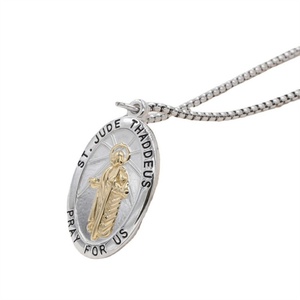 Collar con Colgante Ovalado de la Virgen María en Acero Inoxidable - Product Image 4