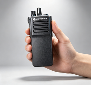 Radio Bidireccional Portátil XPR7350E NKP UHF/VHF GPS AES256 IP68 con Encriptación, Resistente al Agua y de Alta Potencia - Product Image 3