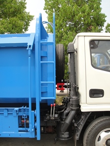 Nhà Máy Giá mini kích thước 4x2 DIESEL loại <span class=keywords><strong>4cbm</strong></span> bên tải thu thập Thùng rác bin rác xe tải để bán - Product Image 4