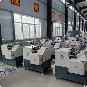 Ligne de production de <span class=keywords><strong>double</strong></span> <span class=keywords><strong>vitrage</strong></span> PVC/UPVC, scie à perlage motorisée haute rigidité pour fenêtres et portes - Product Image 2