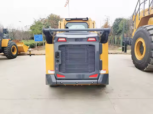 Chargeuse compacte sur pneus XC7-SV12 de 1,2 tonne avec levage vertical, puissant moteur turbo Yanmar et hydraulique à haut débit, prête à l'emploi - Product Image 4