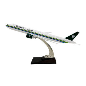 Modelo de Avión Boeing 777-300ER de Saudi Airlines a Escala 1:200, Hecho a Mano en Resina, Adorno de Escritorio - Product Image 4