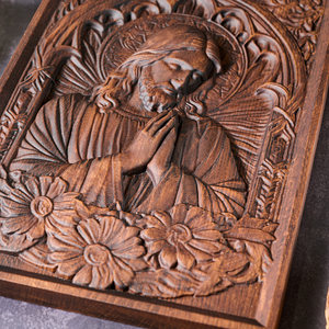 Pannello in Legno Intagliato a Mano con Gesù in Preghiera, Cornice Floreale, Placca Murale di Cristo, Decorazione Rustica Cristiana per Chiesa e Casa - Product Image 4