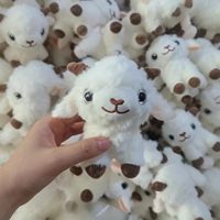 Gantungan Kunci Boneka Domba Kecil Terkenal di Internet 12cm Isian Kapas PP Poliester Cincin Kunci Domba Lucu Pesona Ulang Tahun