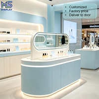 Comptoir d'exposition ovale moderne avec éclairage LED intégré et étagère murale pour boutique de beauté, parfumerie et aménagement de magasin