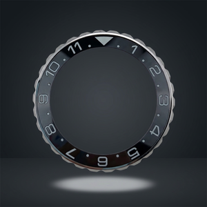 Montre 007 38 mm à double fuseau horaire noire avec insert de lunette en céramique luminescent vert et fonction inclinée - Product Image 1