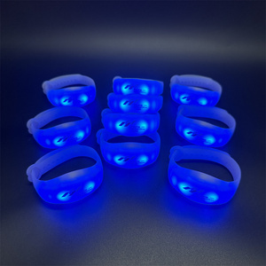 2.4G denetleyici 20 bölgeleri DMX kontrol işık ayarlanabilir değnek <span class=keywords><strong>Led</strong></span> bileklik ile özel Logo baskı - Product Image 4