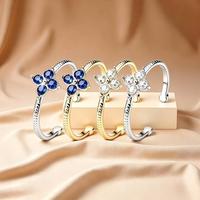 Anillo Abierto Ajustable de Acero Inoxidable con Diseño de Flor con Pedrería, Acabado Plateado o Dorado