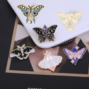 No MOQ بيع بالجملة متنوعة نمط + متنوعة عالية الجودة مطلية بالذهب أسود ملون فراشة المينا دبوس طية صدر دبابيس شارات - Product Image 4