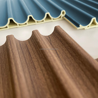 Panneau mural WPC moderne imperméable avec placage en bois marbré et grille de plafond pour murs intérieurs