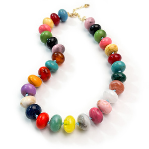 Collana Girocollo Multicolore con Perle Grandi e Dischi in Resina Arcobaleno, con Catena di Estensione Dorata, Perfetta per Feste Estive, Idea Regalo - Product Image 2