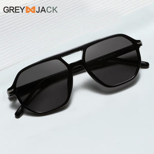 Lunettes de soleil rétro Greyjack, monture en plastique noir, verres TAC, protection UV400, style streetwear unisexe - Product Image 4