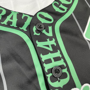 Jersey de béisbol clásico con botones y diseño de bordado a rayas de alta calidad personalizado - Product Image 5