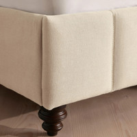 Lit plateforme King Size en lin crème français avec tête de lit festonnée et capitonnée, pieds tournés, cadre de lit pour chambre à coucher, mobilier de maison