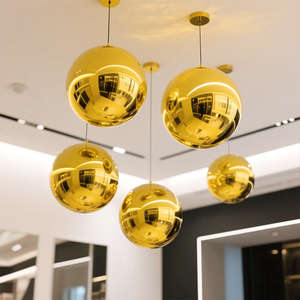 200 मिमी शानदार हाई-एंड हस्तनिर्मित इलेक्ट्रोप्लेटेड स्टेनलेस स्टील गोल्डन चमकदार लटकाने सजावटी बॉल मिरर - Product Image 4