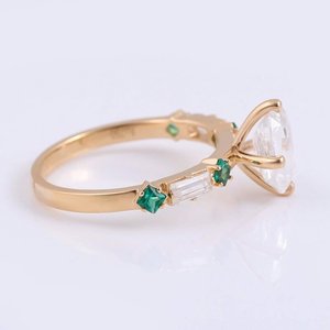 Bague en or massif 14 carats DEF Moissanite, émeraude de laboratoire, bijoux fins conçus par Xinfly, populaires pour toutes les occasions - Product Image 4