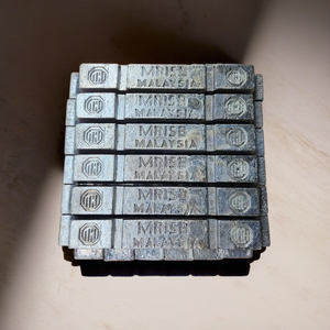 Lingotes de plomo de 99.97% pureza fabricados en Malasia, tipo de barra duradera, contenido de escoria garantizado <2%, paquete de 42 barras para aplicaciones industriales - Product Image 1