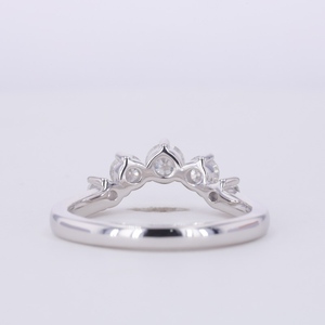 14k 화이트 골드 실험실 재배 다이아몬드 라운드형 5개 스톤 반지 - Product Image 3