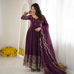 Nouvelle Robe Anarkali pour Femme en Faux Georgette Écologique de Haute Qualité, Design Traditionnel Indien et Pakistanais avec Touche Moderne, Prête à Porter - Product Image 1
