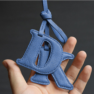 अनुकूलित चमड़े के बैग आकर्षण लक्जरी कुंजी चेन हस्तनिर्मित पत्र महिलाओं के लिए वास्तविक चमड़े की कार कुंजी बैग - Product Image 4