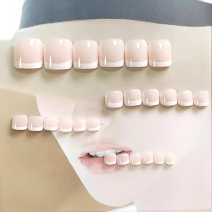24 Uds. Prensa de <span class=keywords><strong>Punta</strong></span> francesa <span class=keywords><strong>blanca</strong></span> en <span class=keywords><strong>uñas</strong></span> de los pies <span class=keywords><strong>cortas</strong></span> cuadradas falsas <span class=keywords><strong>uñas</strong></span> de los pies brillantes cubierta completa acrílica para mujeres niñas - Product Image 3