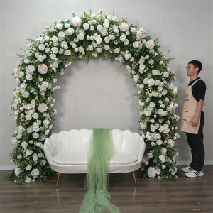 Arche florale décorative de style moderne pour mariage, fleurs artificielles blanches sur le thème du jardin enchanté pour la décoration de salle de mariage - Product Image 3
