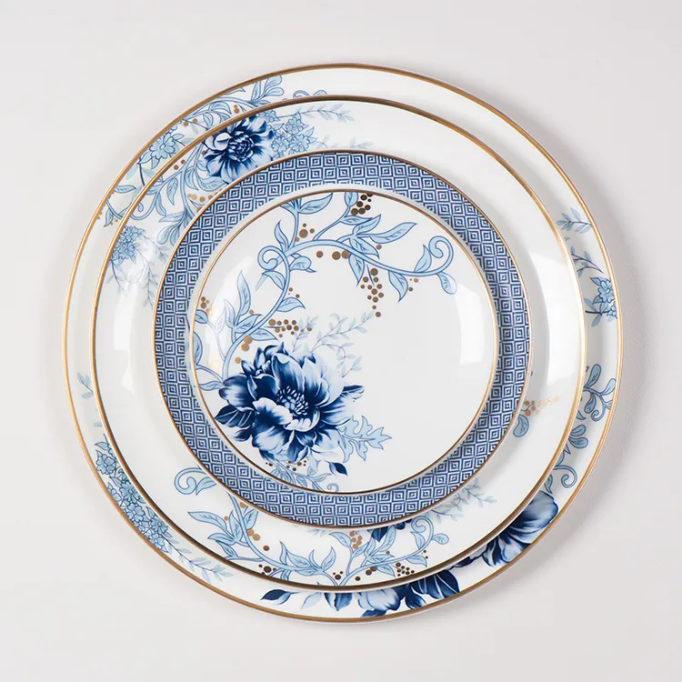 الفاخرة الأزرق والأبيض لوحة الشاحن شعبية تصميم العظام الصين مجموعة أطباق العشاء الإيطالية الخزف أواني الطعام