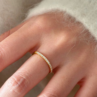 Bague éternité en argent sterling 925, entièrement sertie de zirconiums cubiques, bague de mariage empilable, bague minimaliste fine à l'aspect diamant pour femmes
