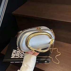 กระเป๋าคลัทช์เรซิ่นสุดหรูที่ผสมผสานสไตล์ ความหลากหลาย และคุณภาพ งานฝีมือประณีต กระเป๋าคลัทช์โลหะที่สมบูรณ์แบบสำหรับผู้หญิง - Product Image 2