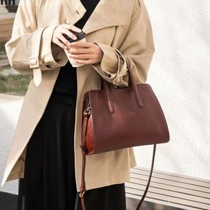 Nuevo Bolso Tote Grande de Cuero Genuino Estilo Vintage, Impermeable, Multifuncional, de Hombro y Bandolera - Product Image 1
