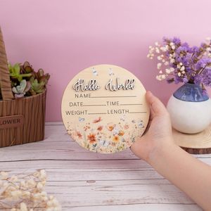 Panneau d'annonce de naissance « Hello World » Papillon, accessoire photo nouveau-né motif fleurs sauvages, disque de révélation du nom en bois de 15 cm et cadeau de naissance - Product Image 2
