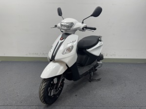 Valioso Scooter de Gasolina <span class=keywords><strong>JOG</strong></span> de <span class=keywords><strong>49cc</strong></span>/50cc con EEC/COC para Venta al por Mayor, Motocicleta de Gasolina de 25km/h, Ciclomotor Duradero con MOQ Bajo - Product Image 1
