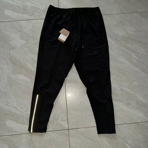 Pantalones deportivos reflectantes para hombre con cintura elástica, pantalones atléticos ligeros y transpirables para gimnasio y entrenamiento. - Product Image 6