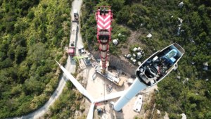 Grue tout-terrain de 110 tonnes Sac1100s avec une hauteur de levage de 63 m et une haute efficacité - Product Image 6