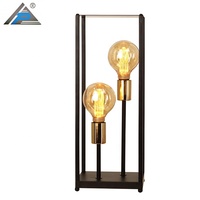 Lampe de table décorative moderne de luxe pour chambre à coucher Table de chevet en acier LED Base d'ampoule E26 Alimentation secteur Simple et pratique