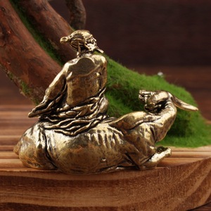 Ornement en laiton de Lao Tzu chevauchant un taureau, décoration pour la maison, le bureau ou le bureau d'étude, artisanat artistique culturel, petite décoration - Product Image 2