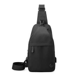 Bolso de Pecho para Hombre de Nailon de Alta Calidad, Ligero, Moderno, para Viajes, Gimnasio, Correr, con Correa para el Hombro, USB y Conector para Auriculares - Product Image 5