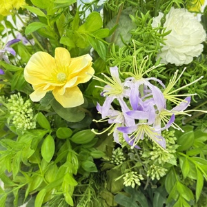 Elegante Composizione Floreale Artificiale Mista con Vegetazione Rigogliosa per Centrotavola Matrimoniale, Decorazioni per Casa, Feste ed Eventi - Product Image 5