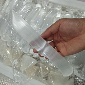 Coltello <span class=keywords><strong>in</strong></span> Selenite Bianca Intagliato a Mano, Cristallo di Quarzo Curativo, Artigianato <span class=keywords><strong>in</strong></span> Pietra Naturale - Product Image 2