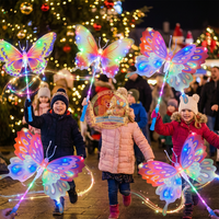Magisches Geschenk Plastik-LED-Leuchtstab Rot Leuchtendes Schwingendes Schmetterlingsdesign für Halloween-Abschlussfeiern Handgehaltener Bunter Blinkstab