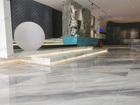 Gisha — carrelage de sol en marbre bleu, surface polie