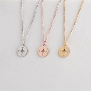 Design tendance Simple <span class=keywords><strong>dessin</strong></span> mat cadeau d'anniversaire Unique graver pièce de monnaie boussole charme collier pour dame petite amie - Product Image 2