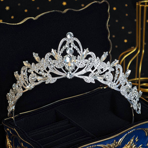 La couronne <span class=keywords><strong>de</strong></span> mariée transfrontalière <span class=keywords><strong>de</strong></span> Zhaoyi est luxueuse et élégante, avec une robe <span class=keywords><strong>de</strong></span> mariée japonaise coréenne, un cro - Product Image 6