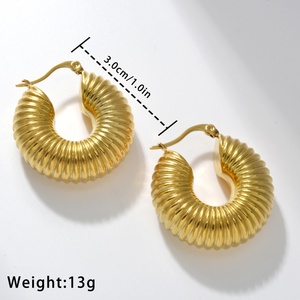 Joyería de Moda, Aros Huggie Gruesos Chapados en Oro de 18k PVD, Hipoalergénicos, para Mujer - Product Image 6