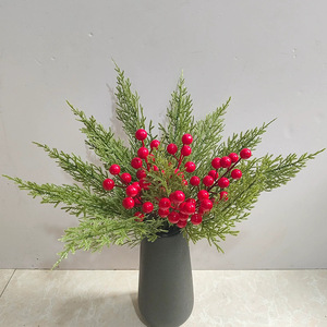 Bouquet d'aiguilles de pin artificielles Hua Zi en plastique pour décoration de Noël, mariage et usage domestique - Product Image 1
